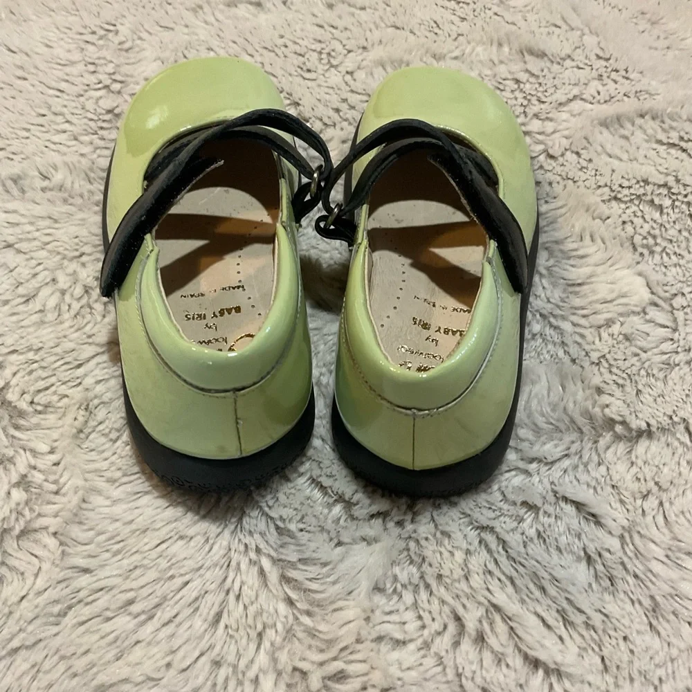 Faro Little Girls Green Mary Jane Shoes with Black Crisscross Straps